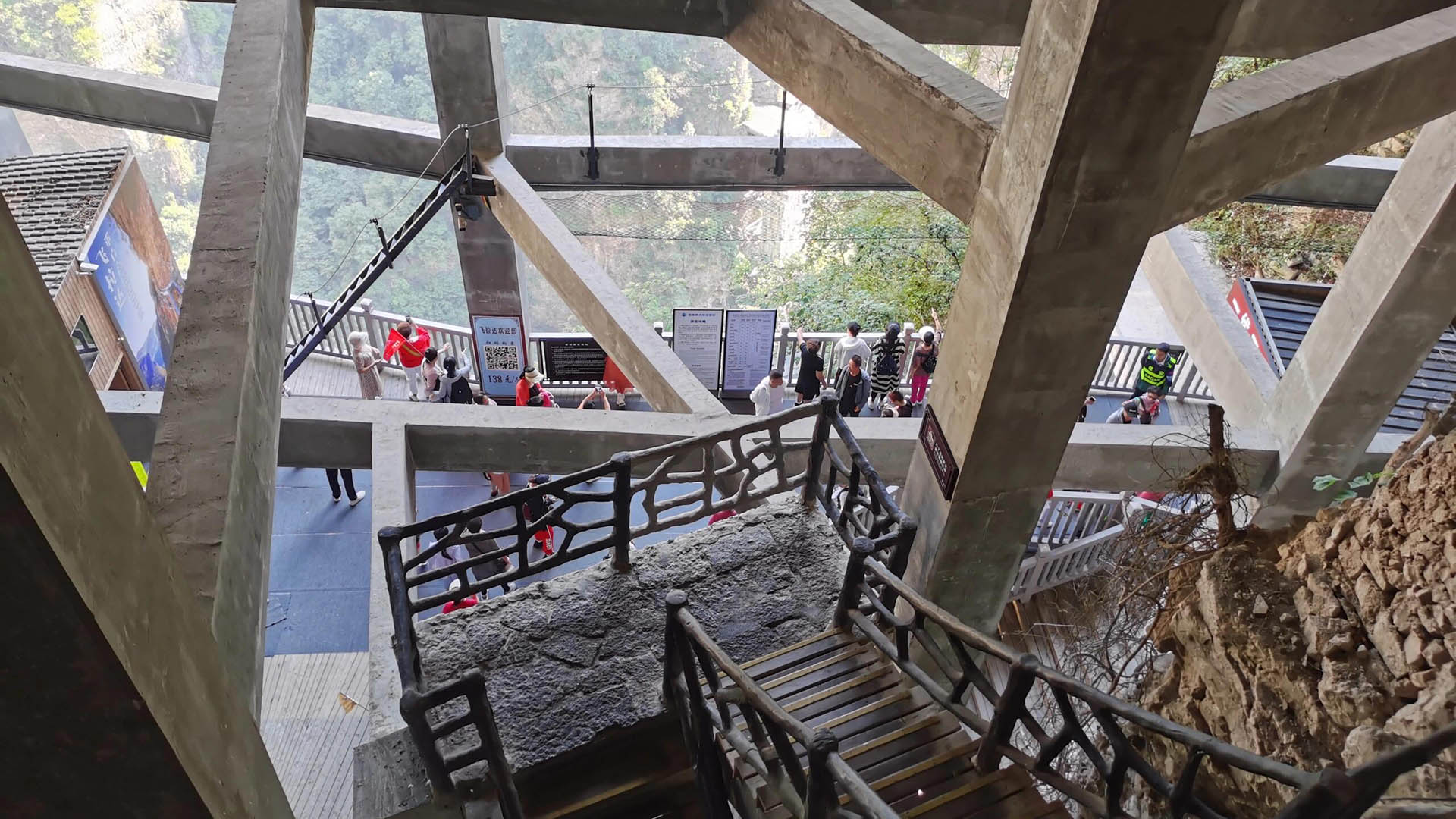 ZhangJiaJie Grand Canyon Glass Bridge